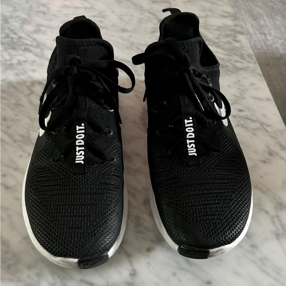 Nike trainer shoe 9 1/2. Nike Free line. Gently worn.